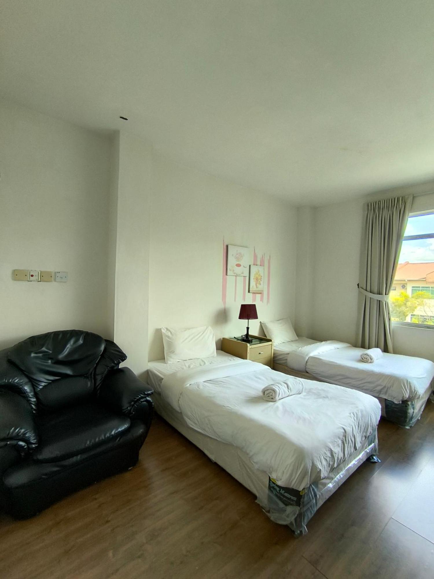 Natol Homestay - Kuching Home Penthouse Airport Road Εξωτερικό φωτογραφία